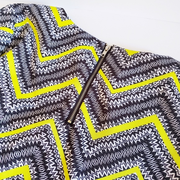 Romeo + Juliet Couture Chevron Cropped Top L - Picture 4 of 5